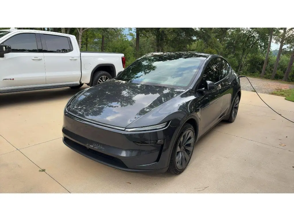 2026 Tesla Model Y Premium