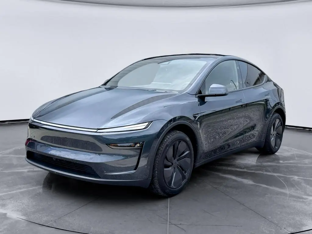 2026 Tesla Model Y Premium