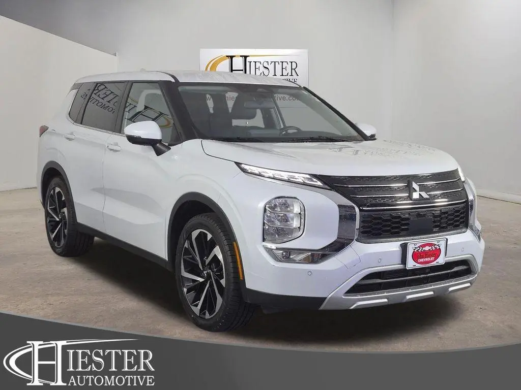 2023 Mitsubishi Outlander SE