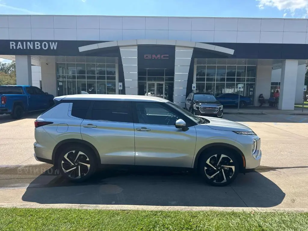 2023 Mitsubishi Outlander SE