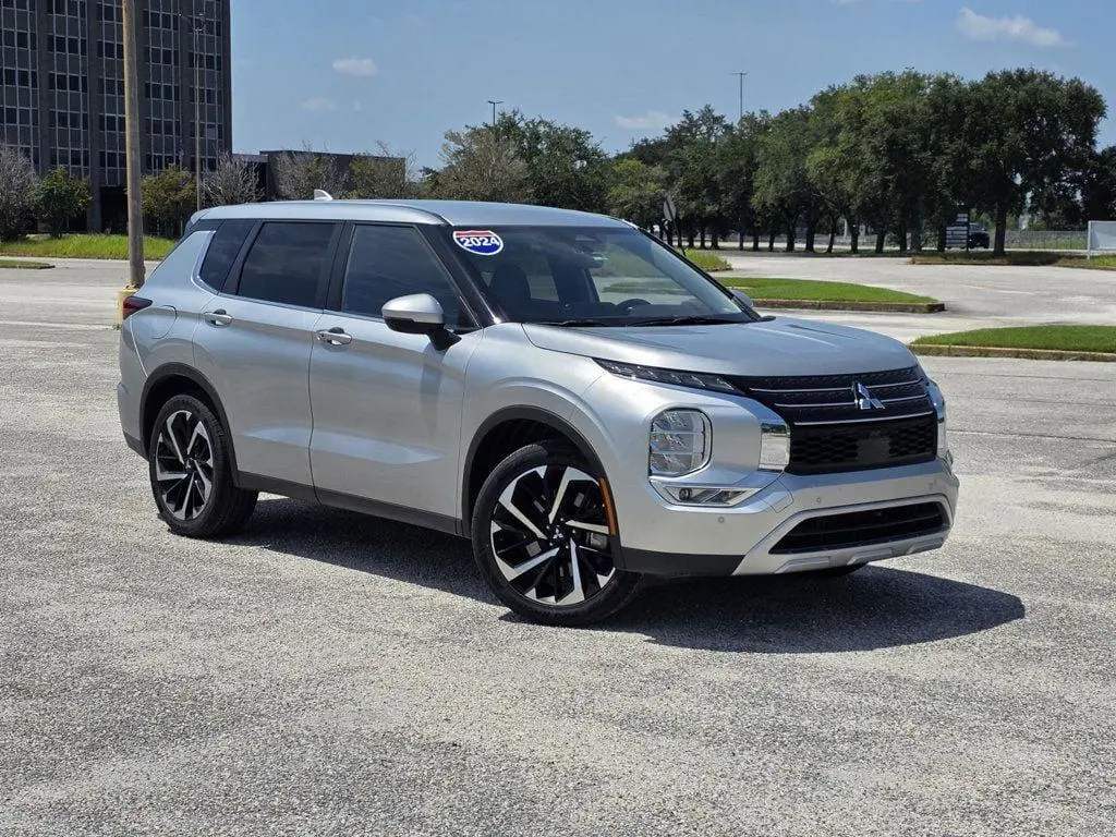2024 Mitsubishi Outlander SE