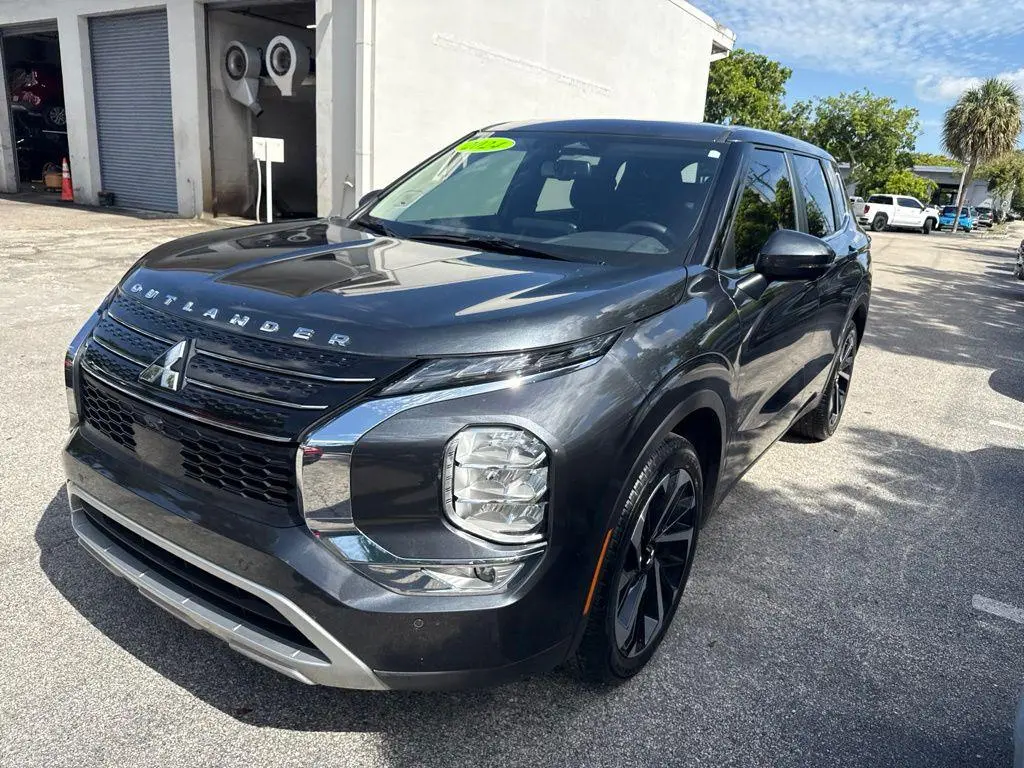 2024 Mitsubishi Outlander SE