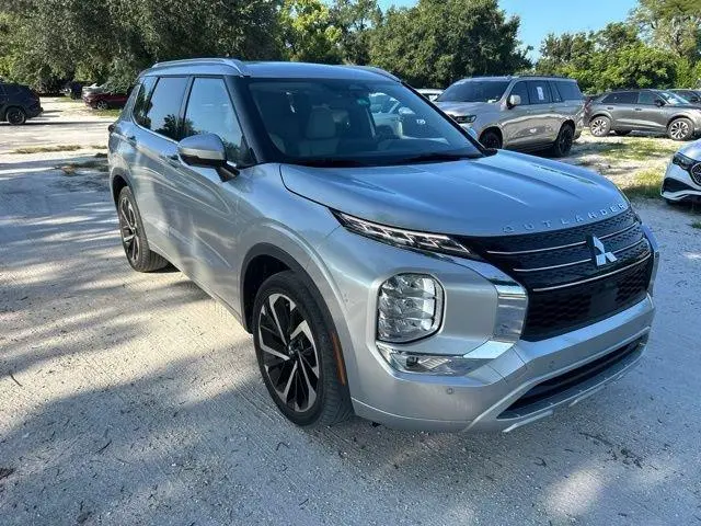 2023 Mitsubishi Outlander SEL