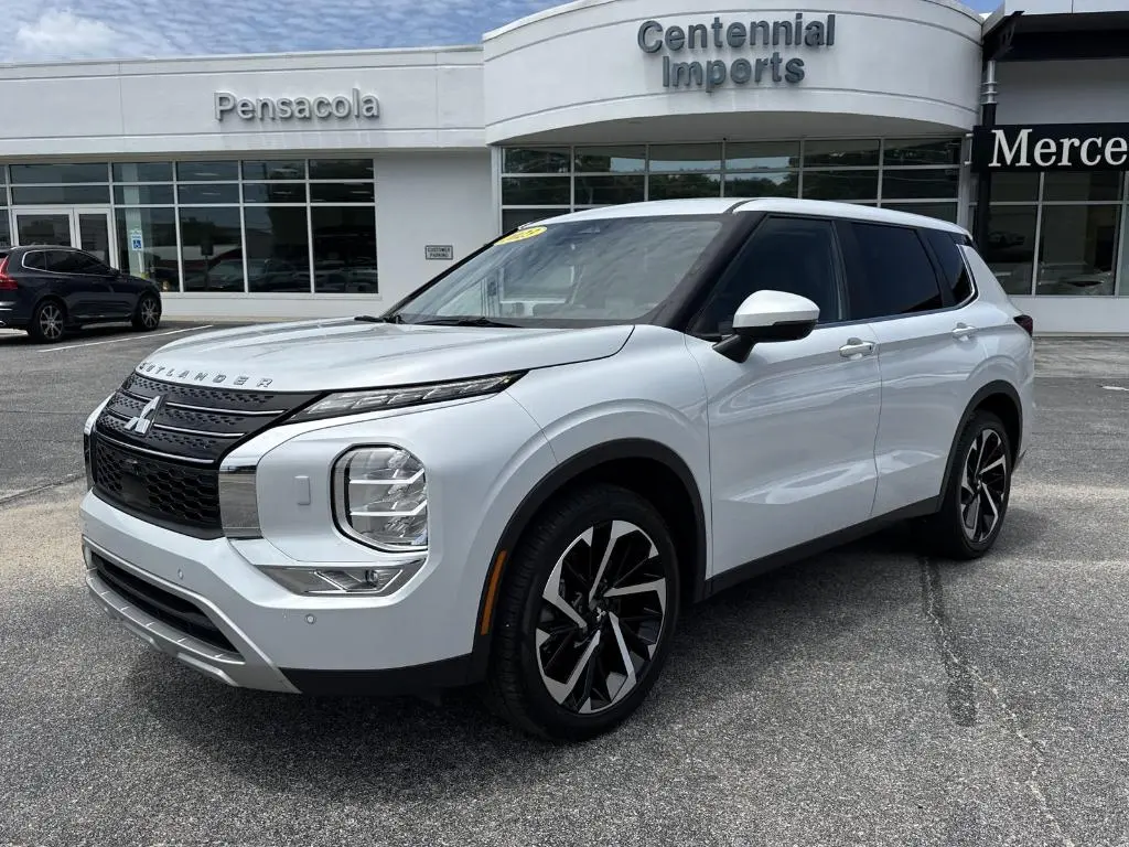 2023 Mitsubishi Outlander SE