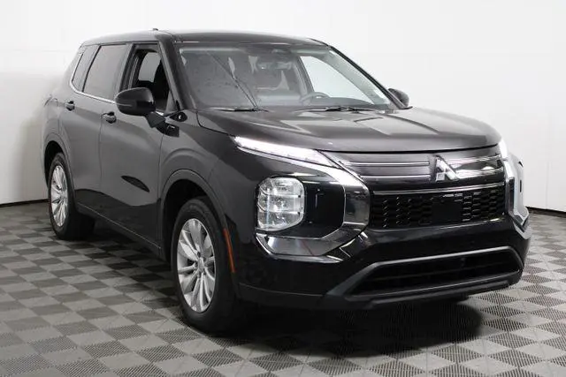 2025 Mitsubishi Outlander ES