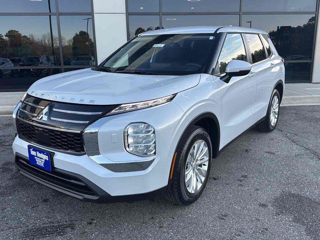2026 Mitsubishi Outlander ES