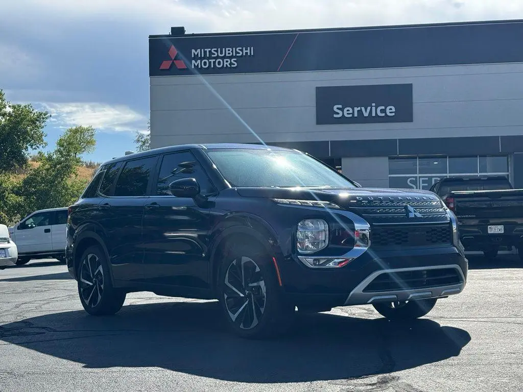 2024 Mitsubishi Outlander SE