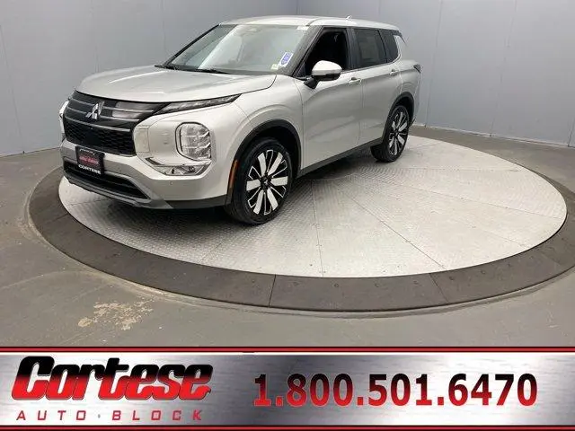 2025 Mitsubishi Outlander SE