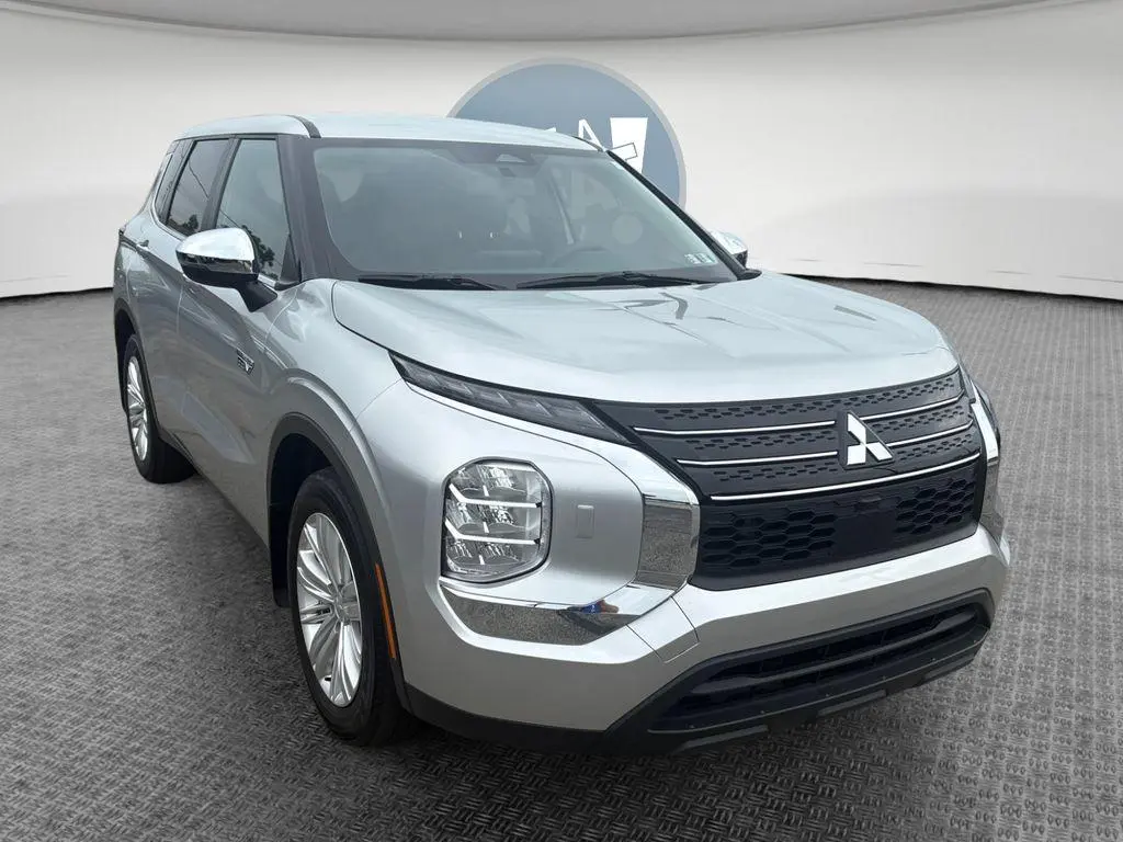 2025 Mitsubishi Outlander ES