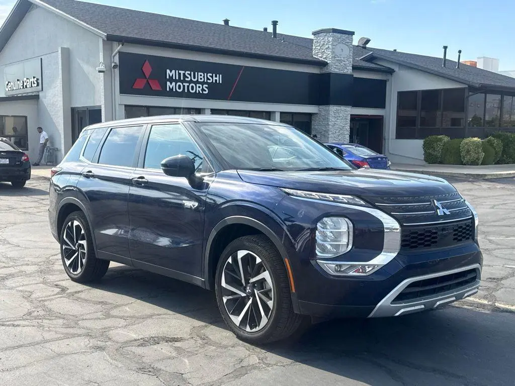 2025 Mitsubishi Outlander SE