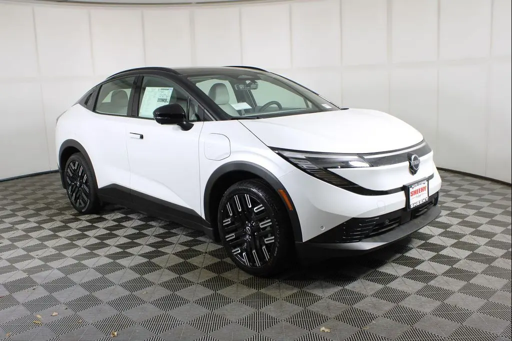 2026 Nissan LEAF Platinum+