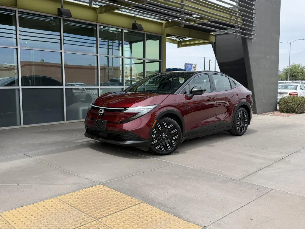 2026 Nissan LEAF Platinum+