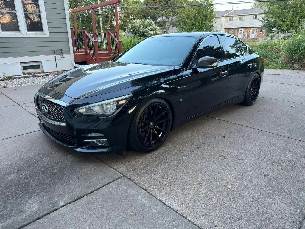 2015 INFINITI Q50 Base