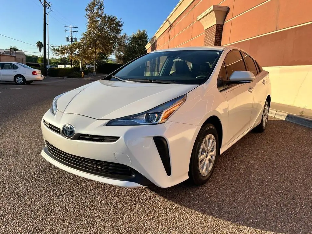 2022 Toyota Prius LE