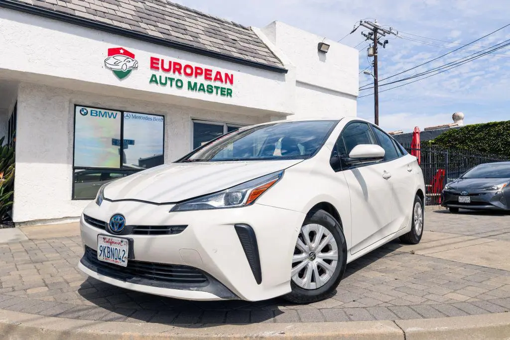 2020 Toyota Prius LE
